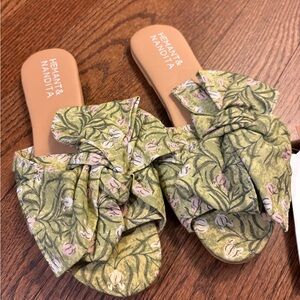 HEMANT & NANDITA Olive Floral Sandals